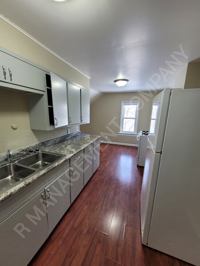 Building Photo - 528 Jackson St