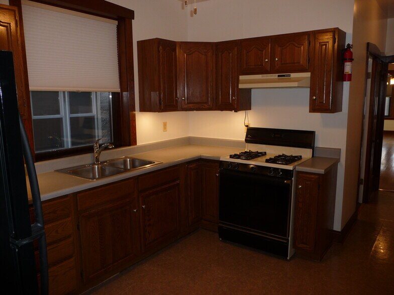 Kitchen - 2318 W Diversey Ave