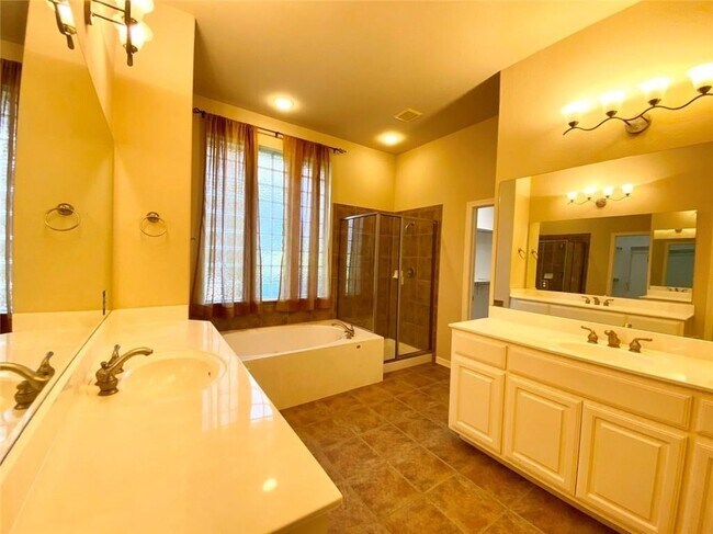 Building Photo - 2806 Cool River Loop