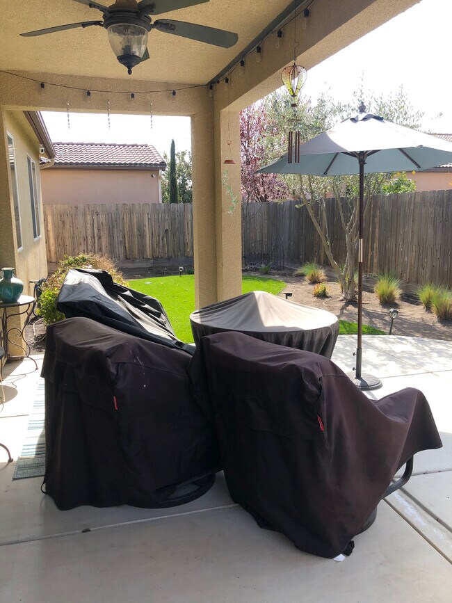 Covered back patio - 3432 La Solana Ave