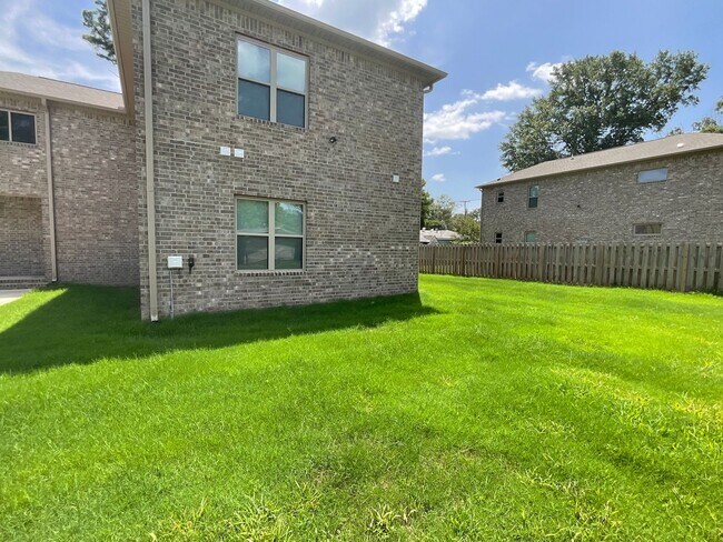 Building Photo - Duplex