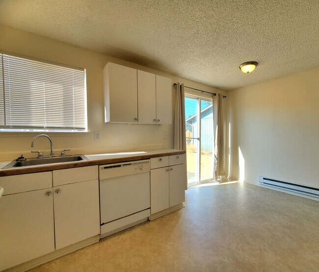 Building Photo - FG: 01010 E 35th