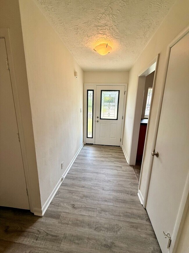 Building Photo - Beautifully Updated 3-Bedroom Brick Ranch in Kettering
