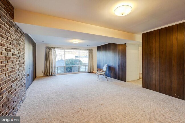 Building Photo - 13701 Arctic Ave