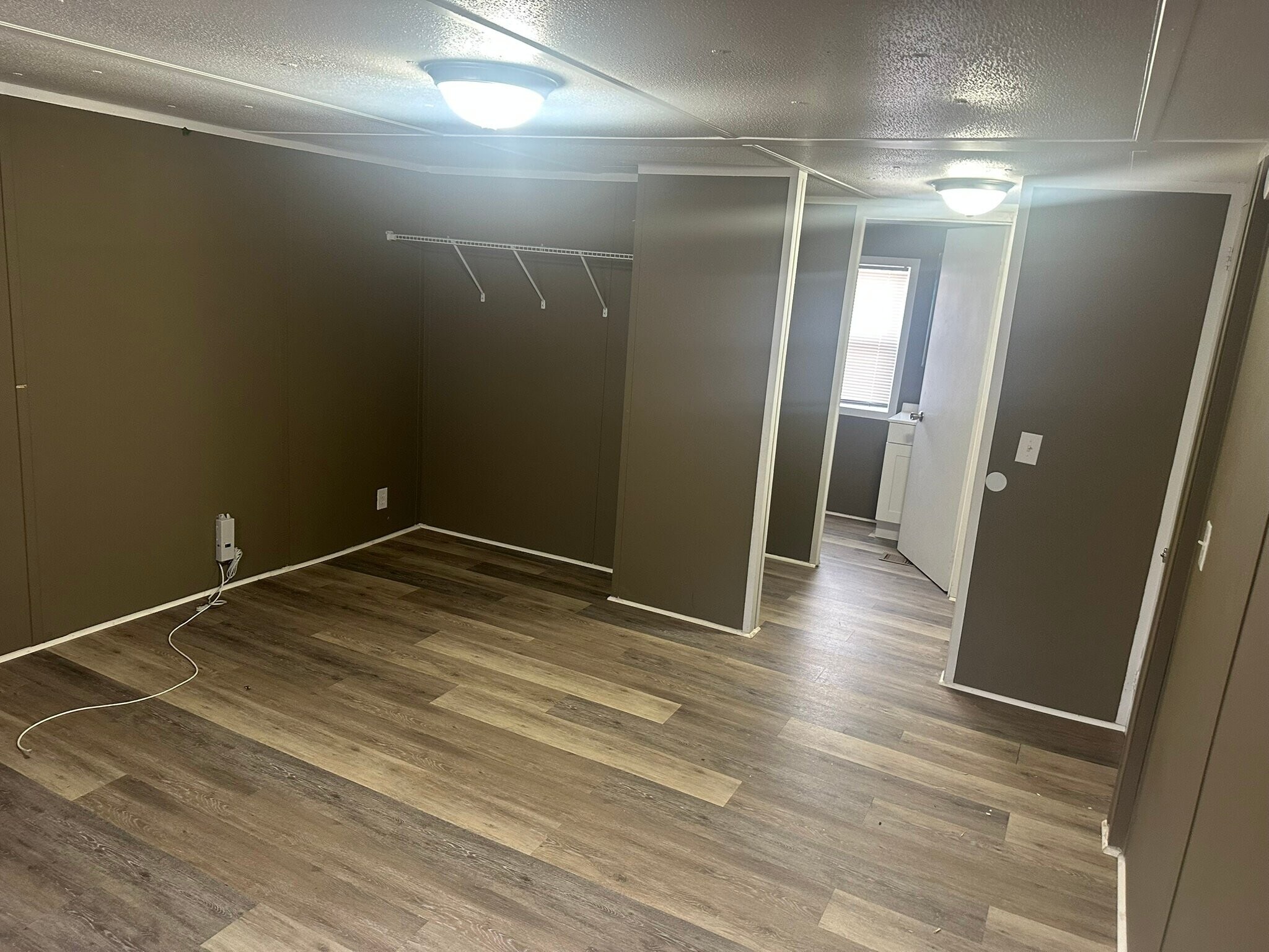 Building Photo - 1221 N Valrico Rd