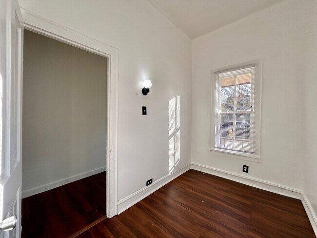 Building Photo - Three Bedroom Home in Southeast Grand Rapids - Rent Special!