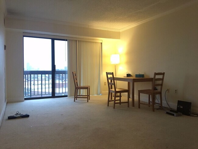 Building Photo - LOWER ALLSTON 2 BED IN ELEVATOR BUILDING W...