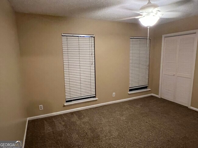 Building Photo - 152 Woodvalley Ct