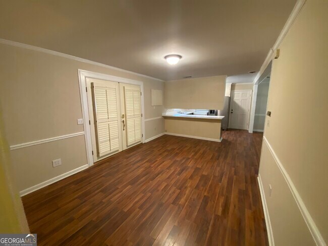Building Photo - 209 Faculty Blvd