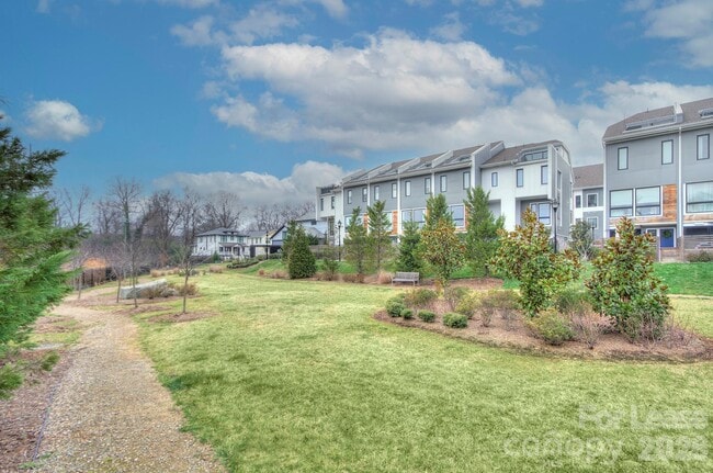 Building Photo - 2737 Shenandoah Ave