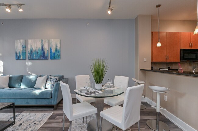 Building Photo - 1901 Post Oak Blvd