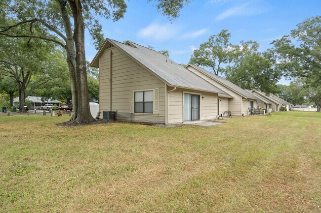 Building Photo - 2558 W Bird St