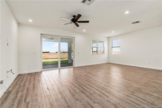 Building Photo - 14143 SW Safi Ter