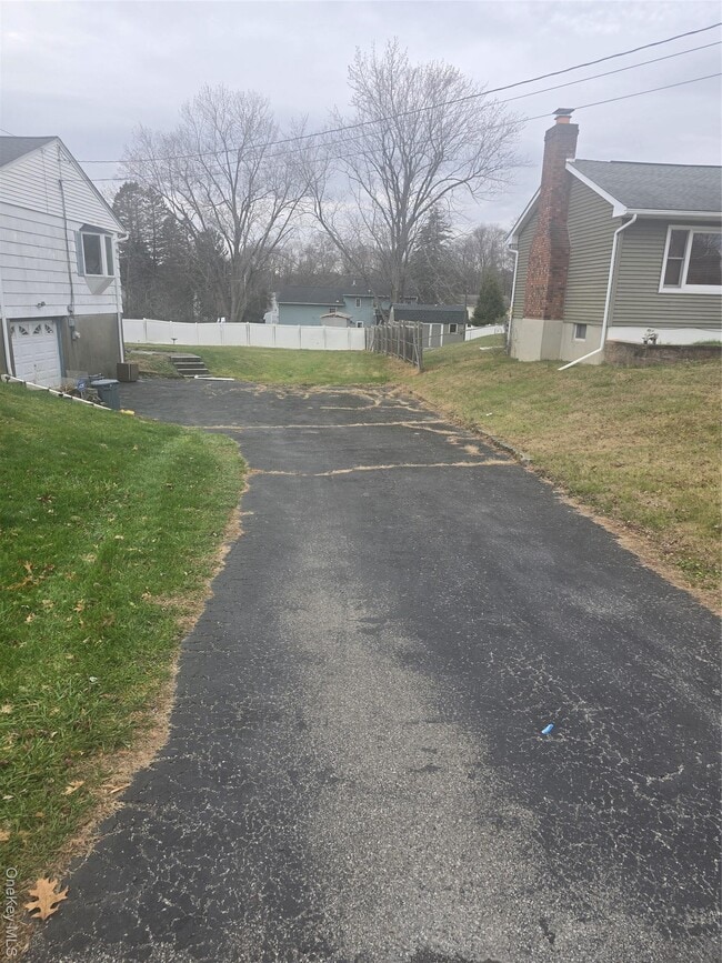 Building Photo - 21 Carriage Dr