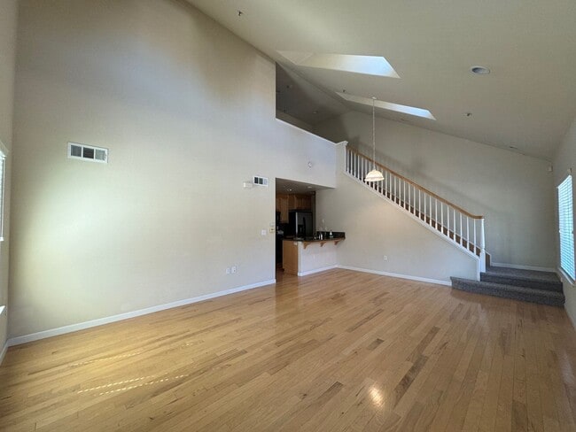 Building Photo - Newly available Stunning 2 Bedroom home fo...