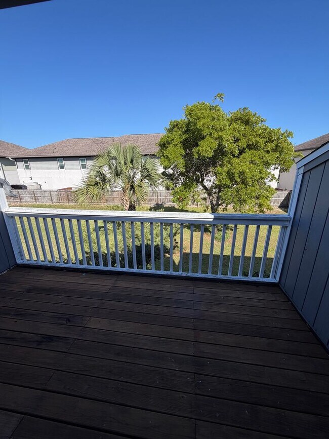 Building Photo - Coastal Living in the Heart of Destin