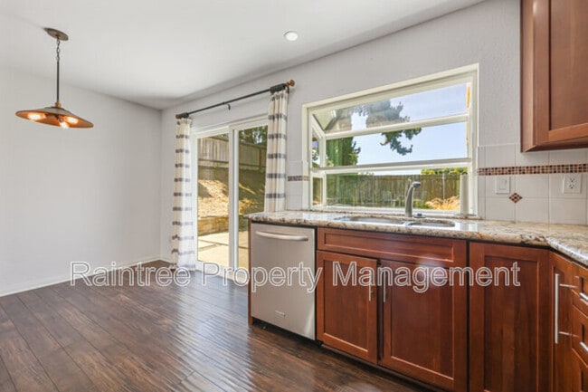 Building Photo - 1731 Rogue Isle Ct