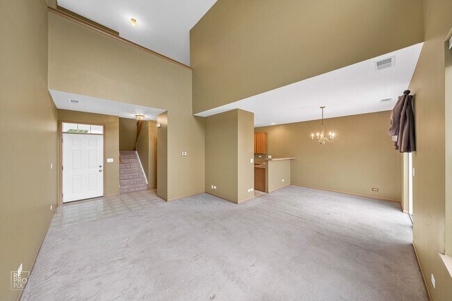 Building Photo - Two Story Two Bedroom Townhouse in Oswego
