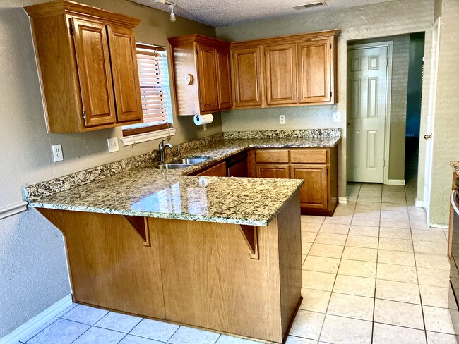 Building Photo - 4912 Oldfield Dr