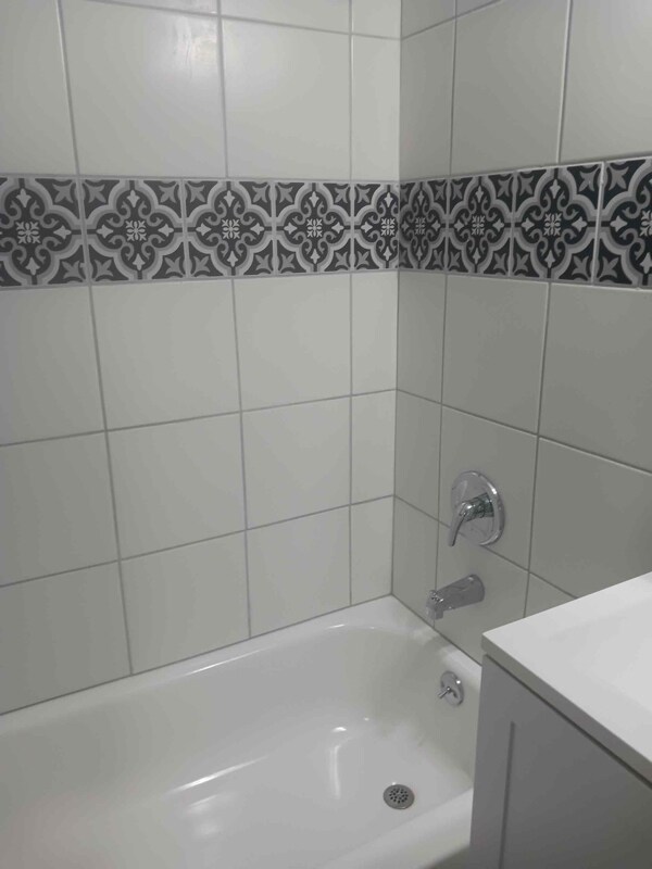 Building Photo - 4013 Hilton Rd