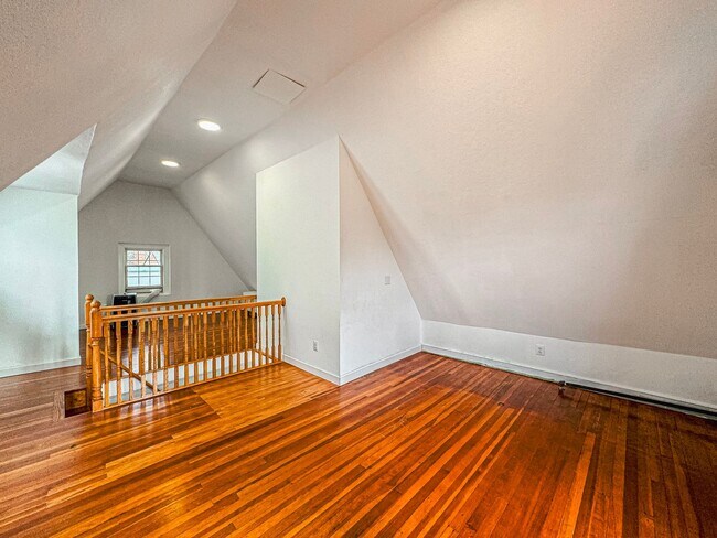 Building Photo - Stunning 4 Bed 3 Bath Tudor-style Brick Townhome In Desired Foxhall