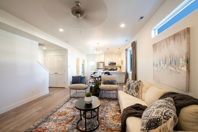 Building Photo - 1518 Tyram Grv