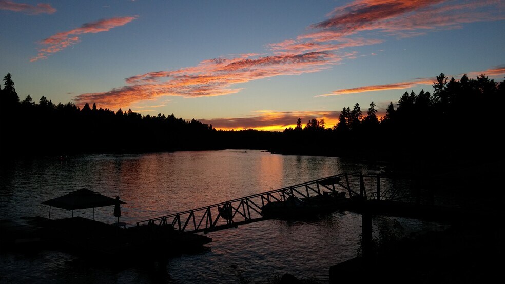 Sunset - 1645 SE Oak Shore Ln