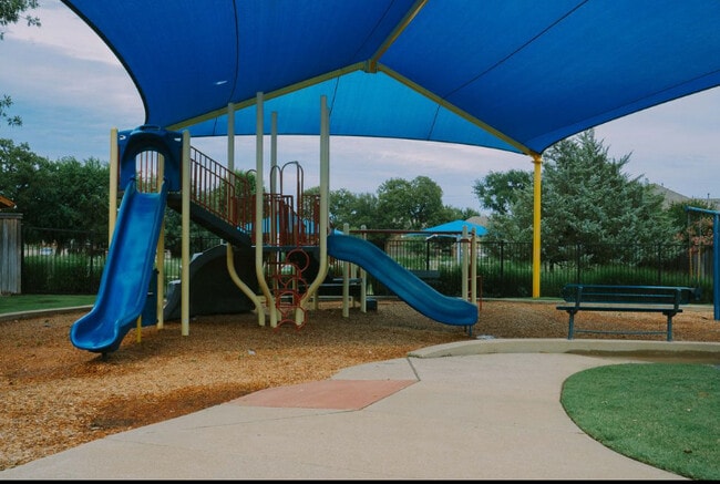 Building Photo - 614 Valencia Dr