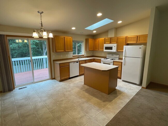 Building Photo - ***PENDING APPLICATION***Beautiful 5 Bedroom Home in Coupeville! Pet Friendly! $250 Move In Credit!