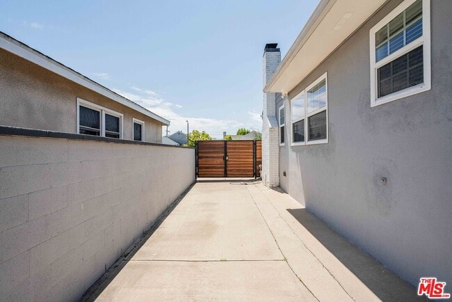 Building Photo - 7353 W 82nd St