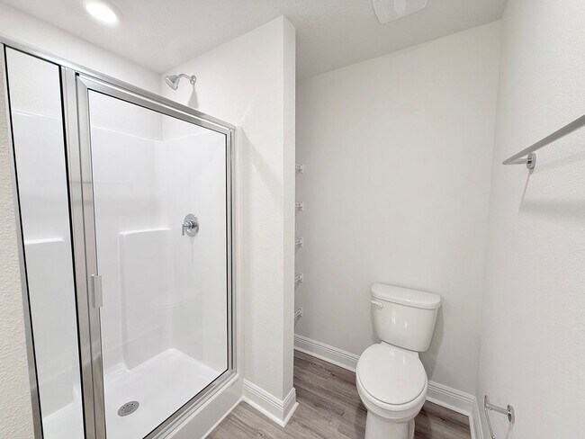 Building Photo - Coastal Townhome - Close To Beaches