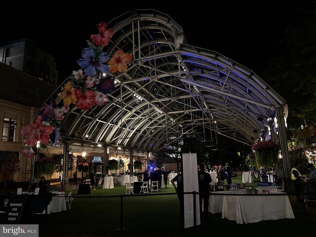 Building Photo - 1701 Lake Shore Crest Dr