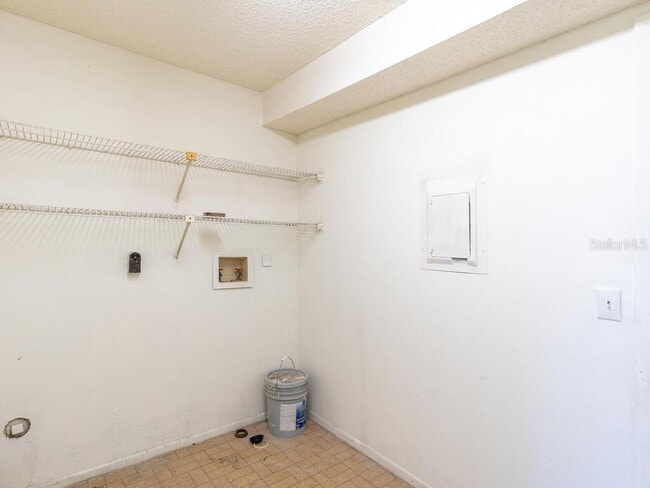 Building Photo - 533 E Curlew Pl