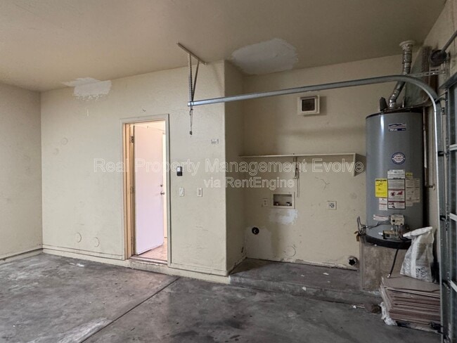 Building Photo - 3734 W Oregon Ave