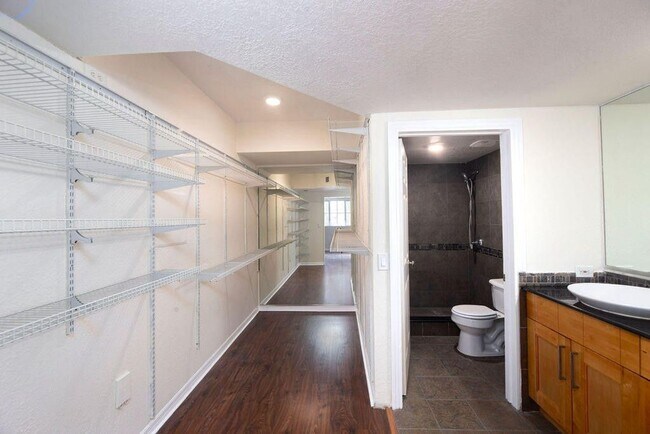 Building Photo - 2400 Centergate Dr