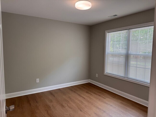 Building Photo - 2074