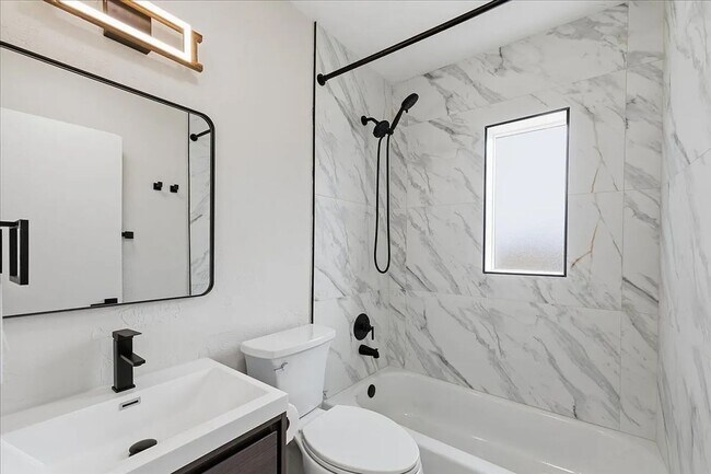 Building Photo - 4119 N 10th Pl