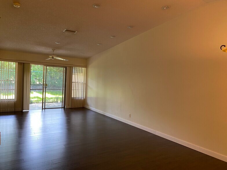 Building Photo - 18595 Egret Way