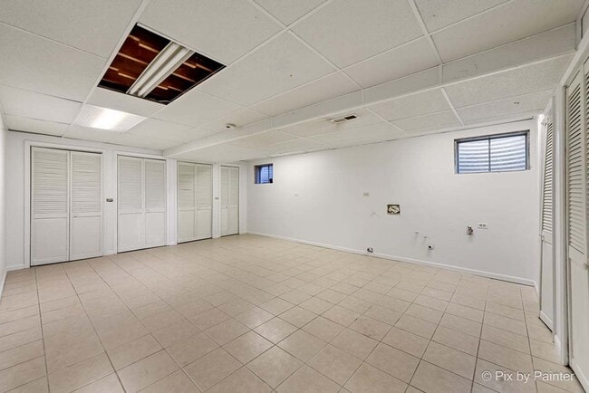 Building Photo - 8508 S Oketo Ave