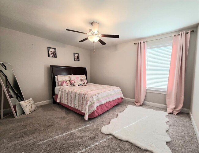 Building Photo - 656 Riverdale Dr.