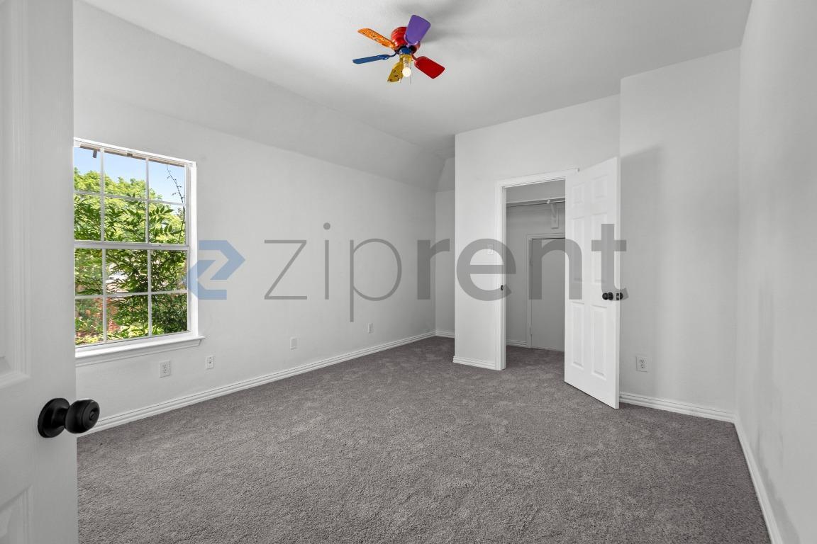 Building Photo - Unit