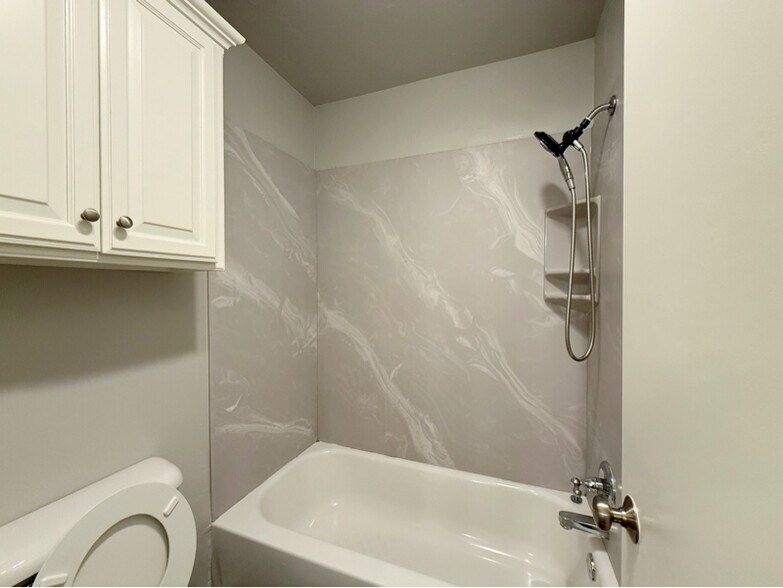 Building Photo - 17040 Hardwood Pl