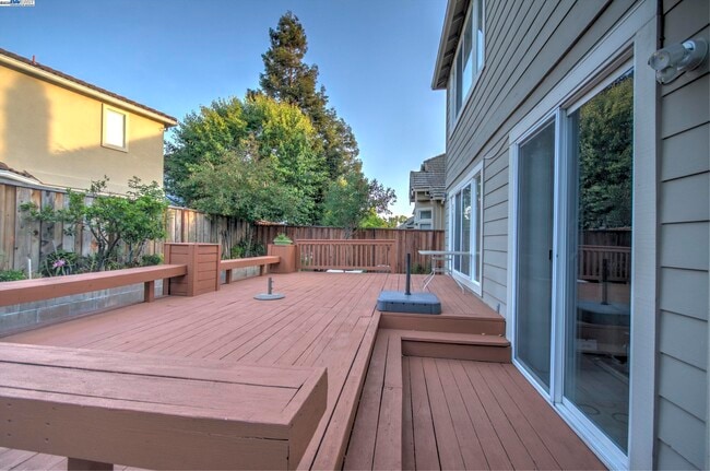 Building Photo - 5481 Aspen St