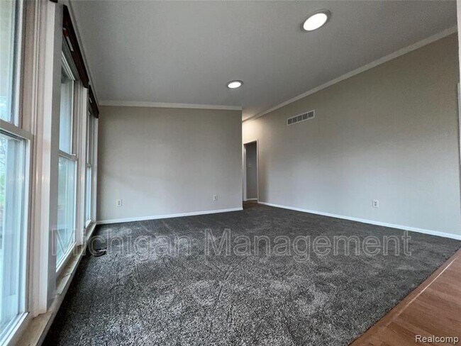 Building Photo - 32028 Maine St