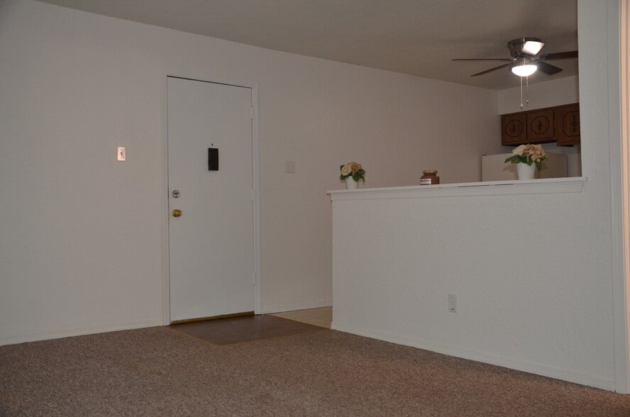 Building Photo - 3687 Elm Gardens Dr