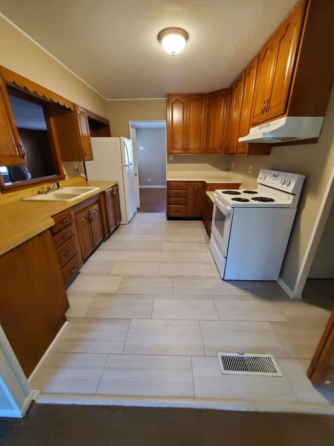 Building Photo - LEASING FOR AUGUST 2026