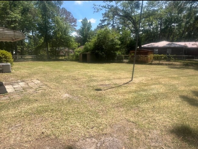 Building Photo - 508 Fraser Dr