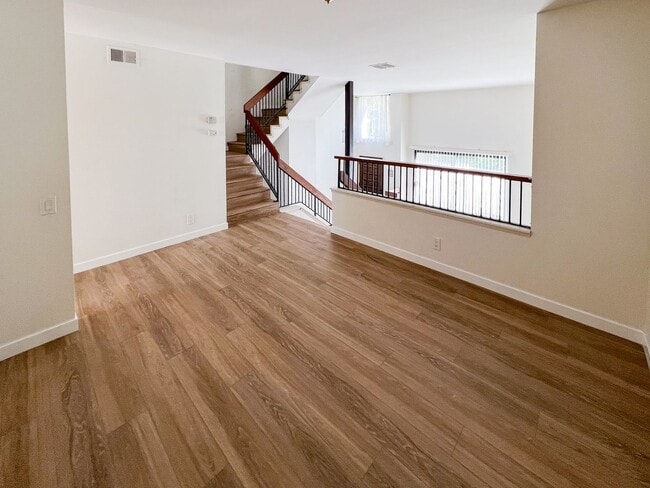 Building Photo - Beautifully Updated 3 Bed, 2.5 Bath La Jolla Townhome – Bright, Spacious, & Perfectly Located!