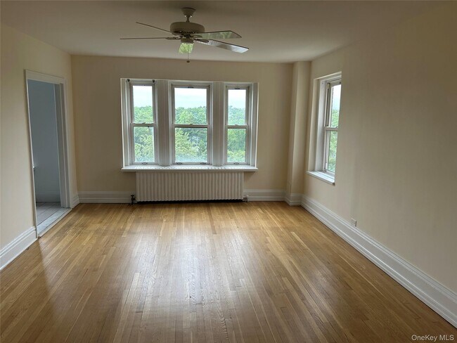 Building Photo - 490 Bleeker Ave