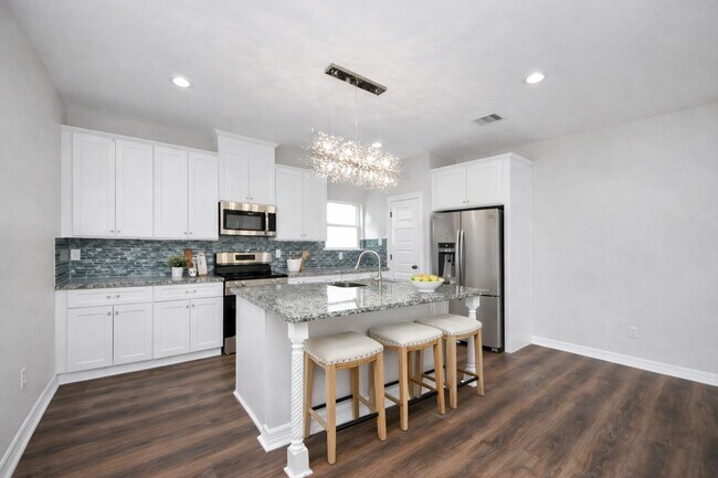 Building Photo - 414 N 4th St